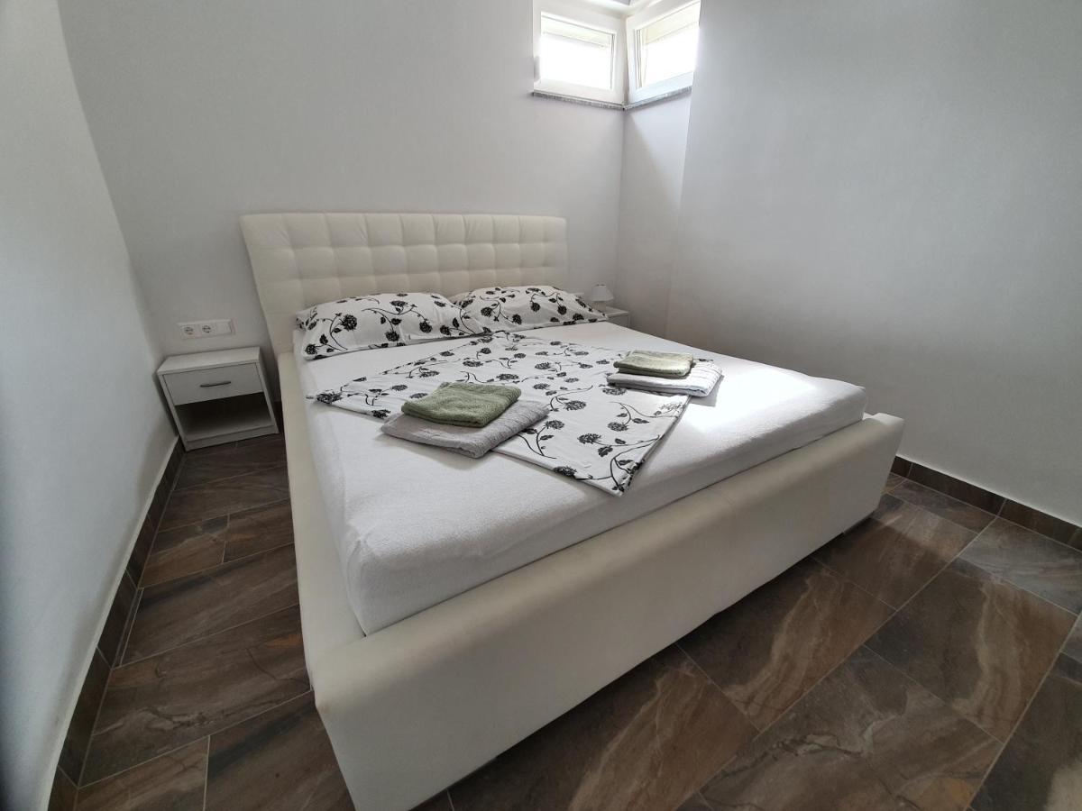 Apartments Ljubic Pag Town Eksteriør bilde
