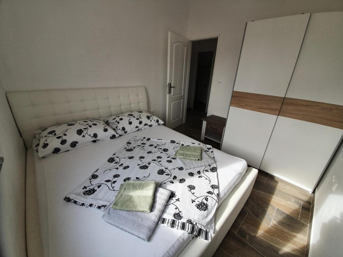 Apartments Ljubic Pag Town Eksteriør bilde